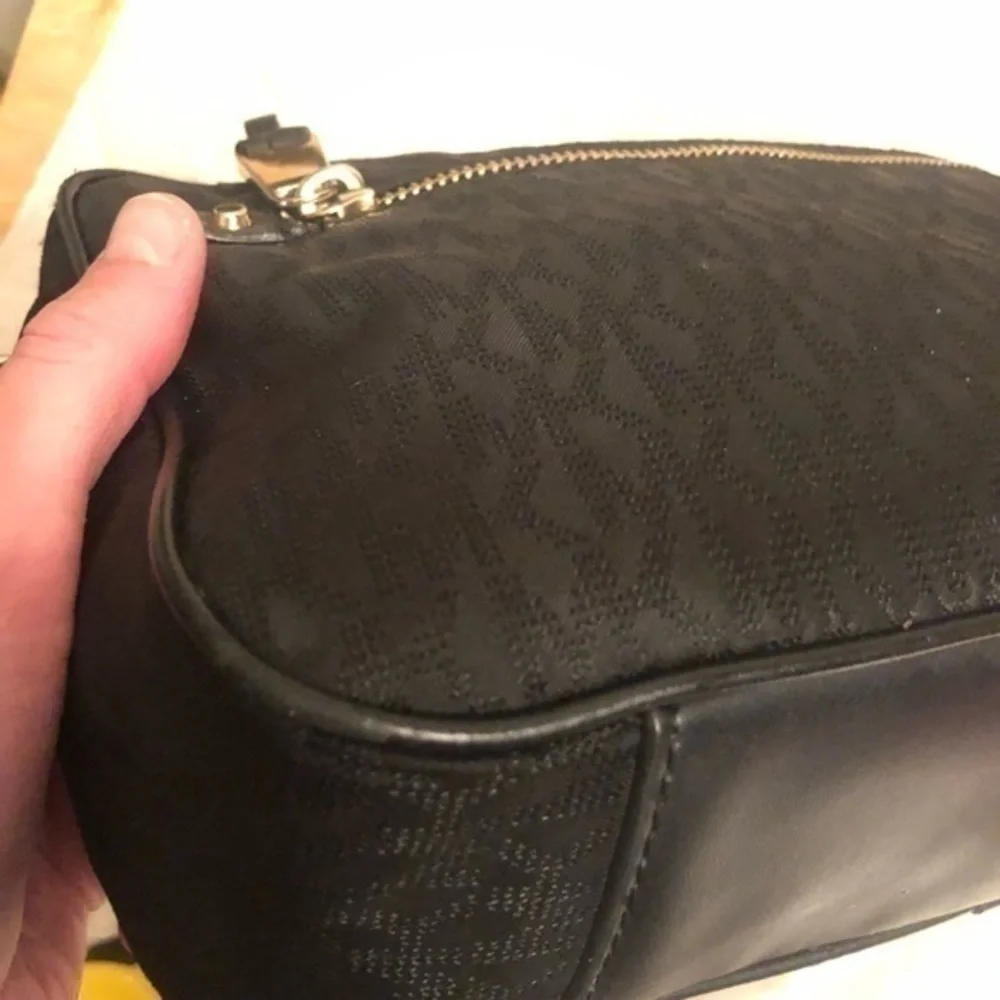Michael kors signature mk messenger crossbody bag